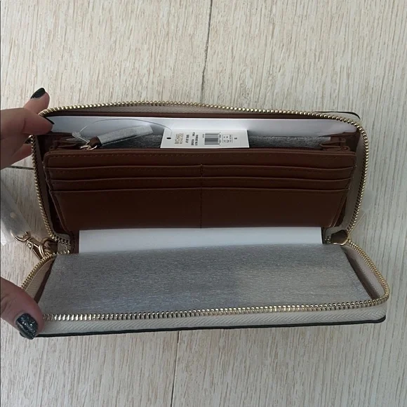 Brand new never used Michael Kors Monogram Wristlet in Cream and Gray - Picture 4 of 8